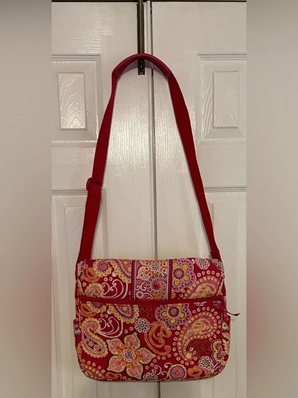 Vera Bradley Raspberry Fizz Messenger - Picture 2 of 4